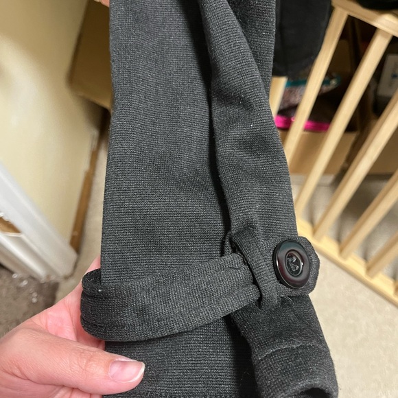 Black button up light jacket - Picture 4 of 6